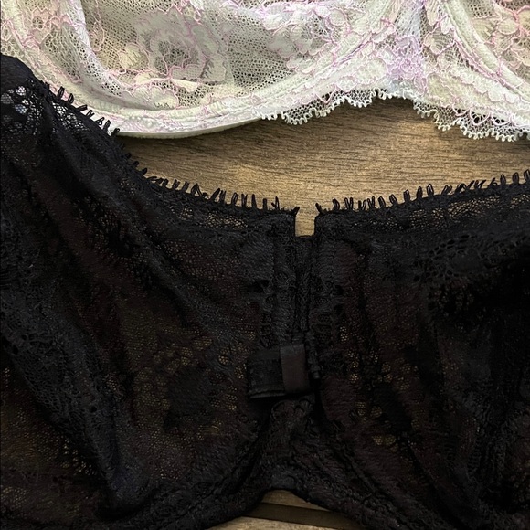 Bra Bundle 36G Red, White, and Black Lace Bras - Picture 11 of 14